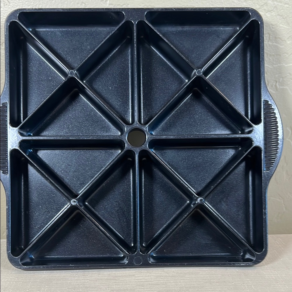 Nordic Ware Black 16-Slot Triangle scone Pan